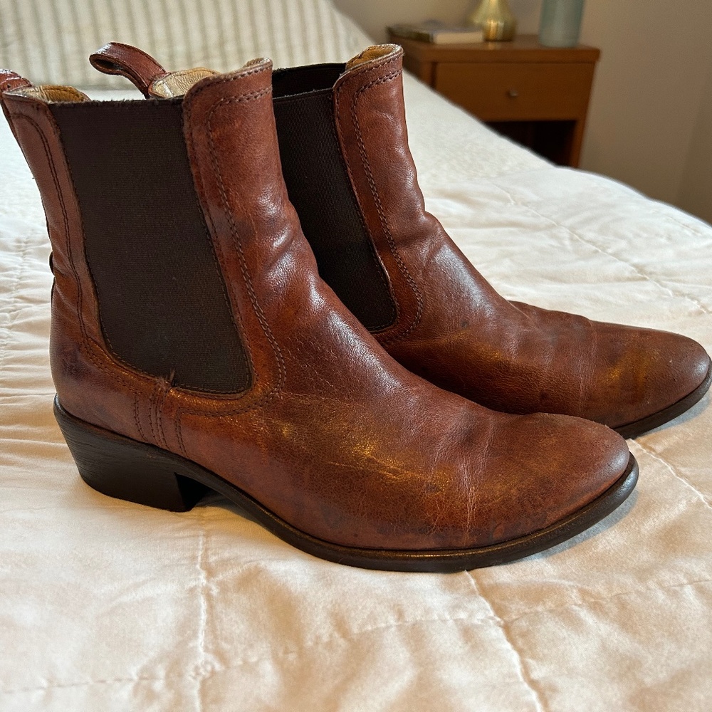 Frye Chelsea boot, women’s